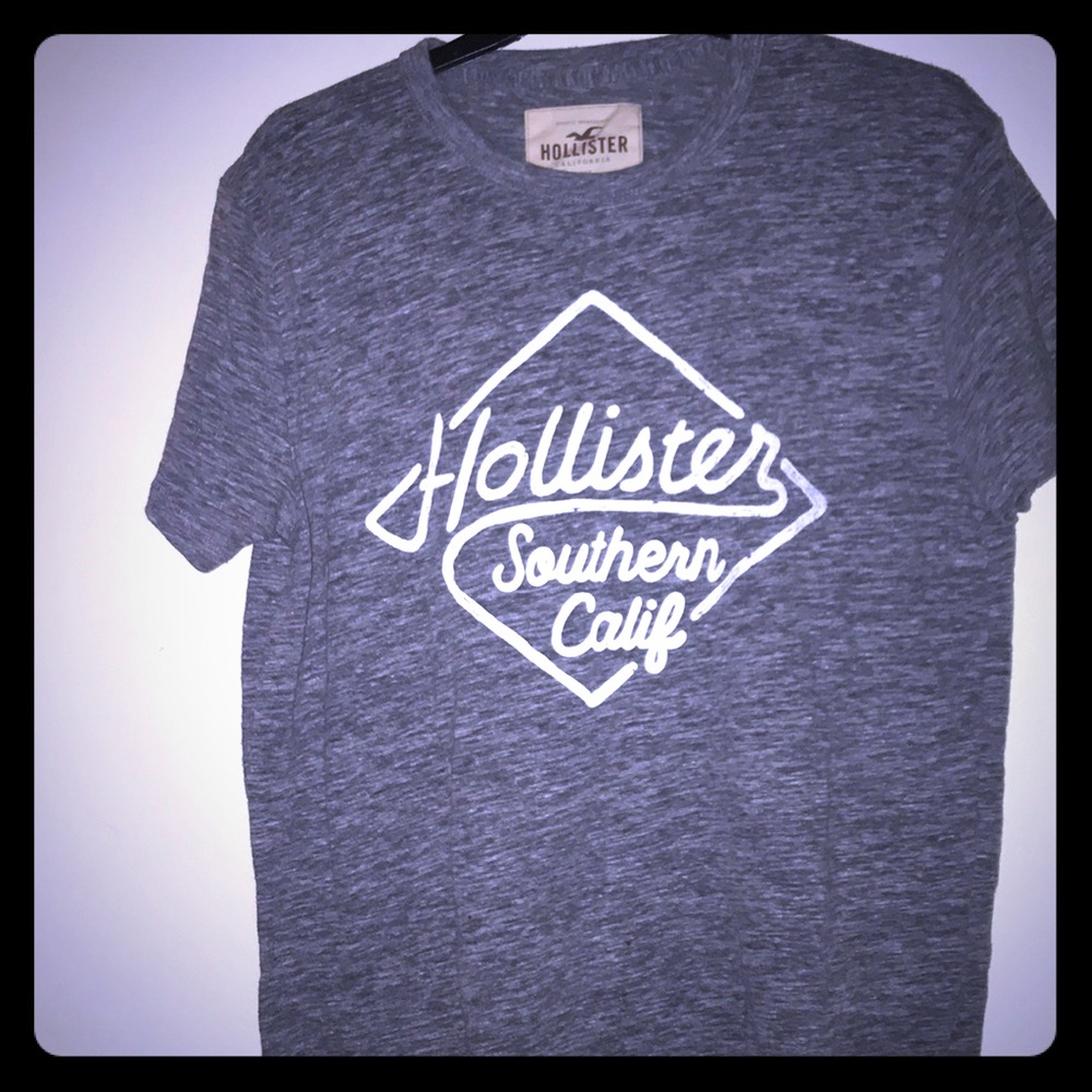 Hollister t shirt size small
